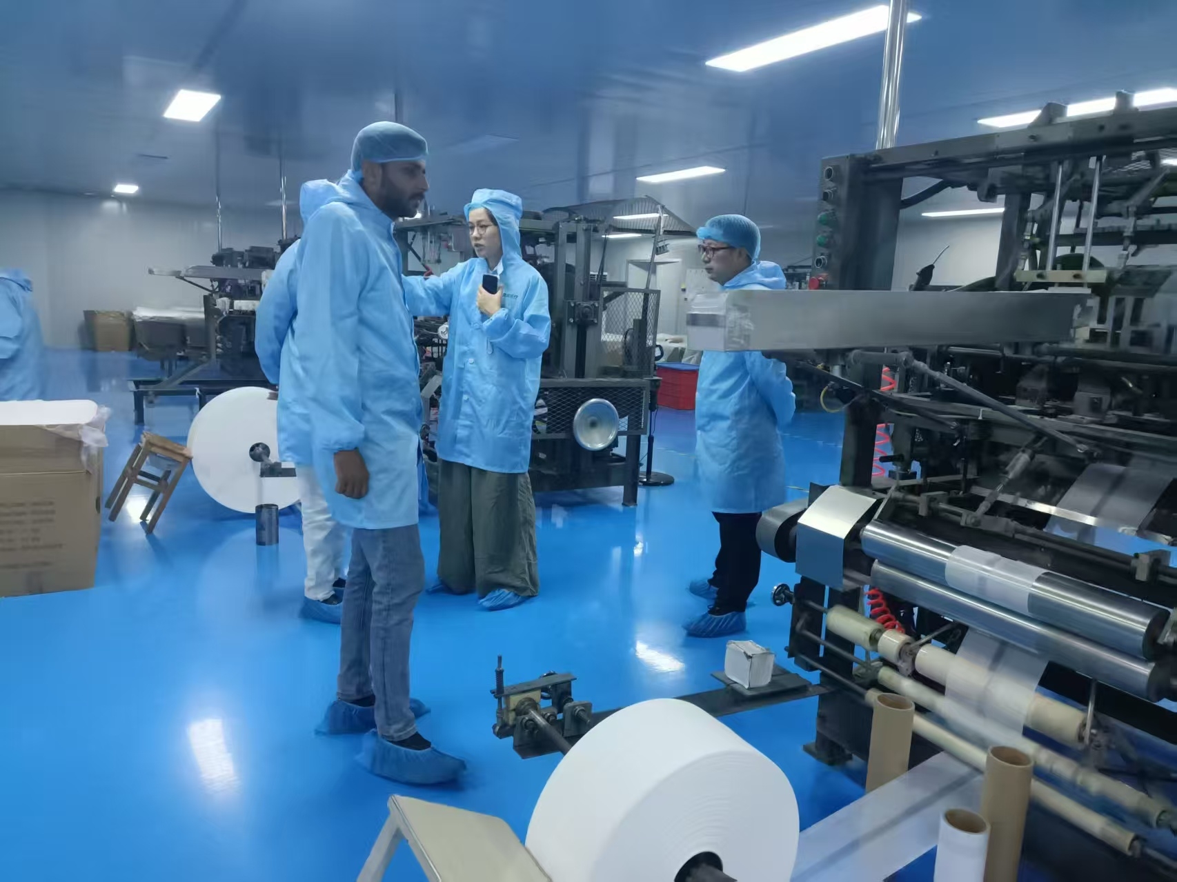 Ugandské delegace návštěvy Haorunmed Facility, posilování důvěry a partnerství